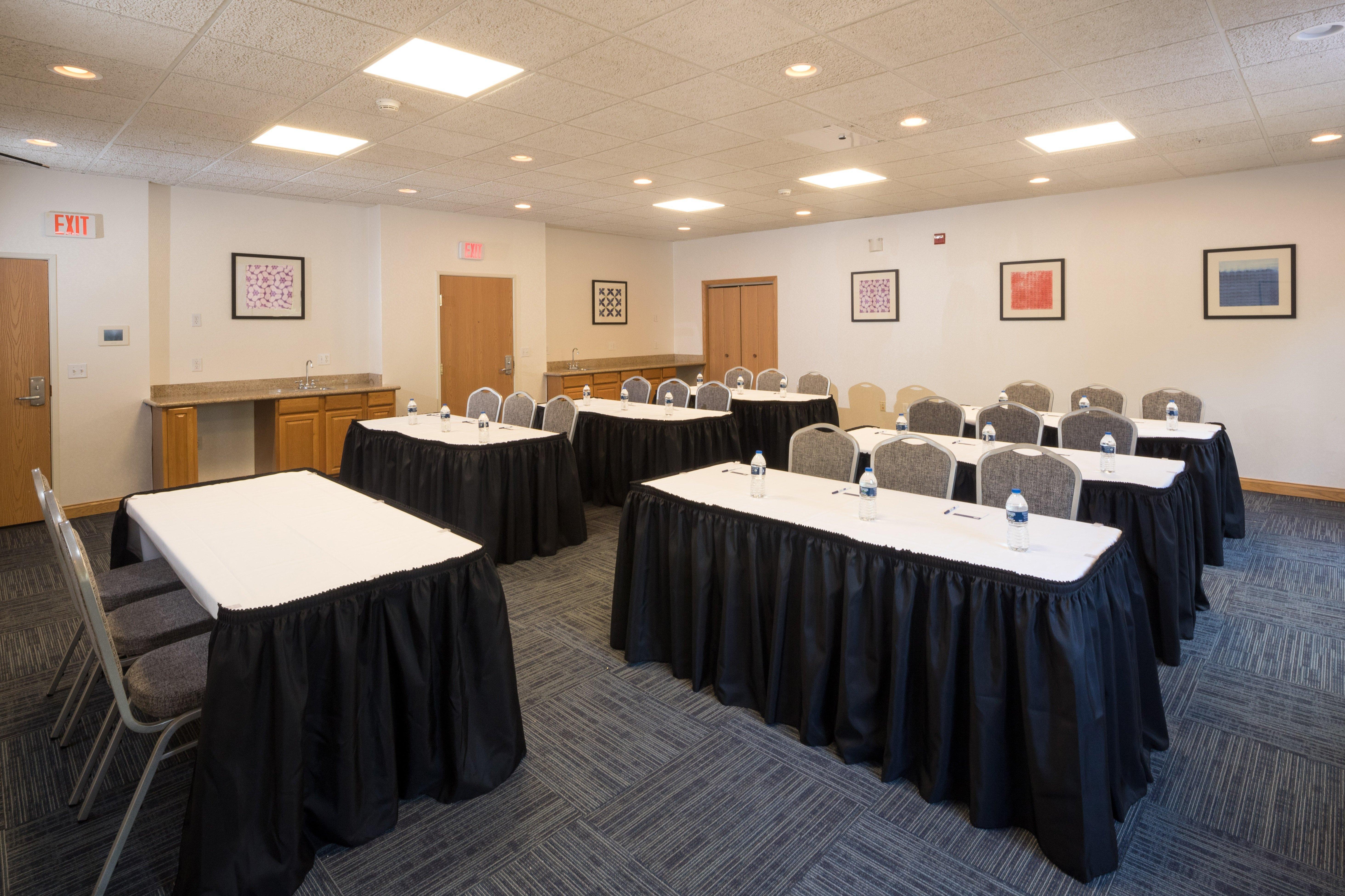 Holiday Inn Express Hotel & Suites Detroit-Utica By Ihg Eksteriør billede