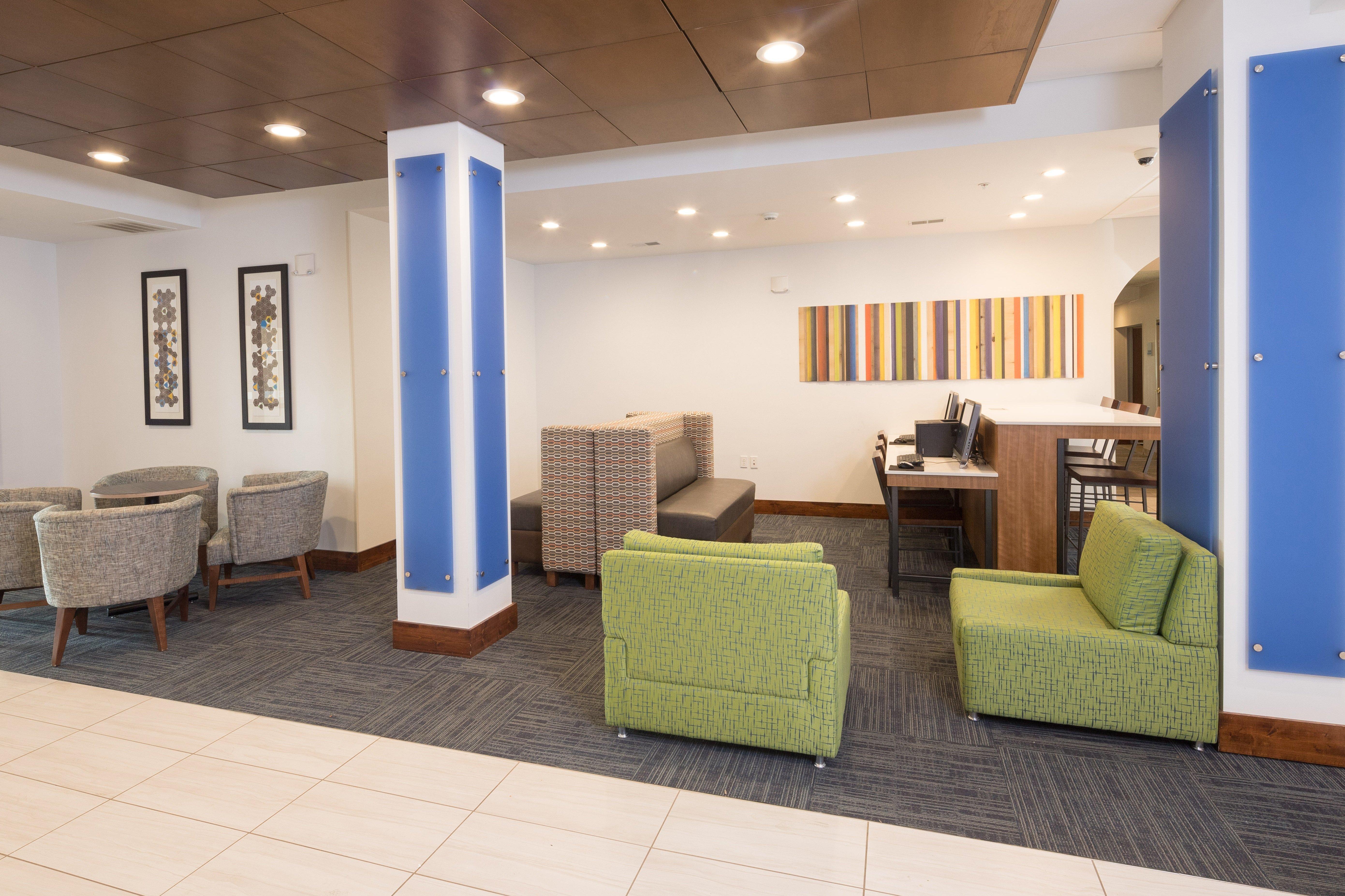 Holiday Inn Express Hotel & Suites Detroit-Utica By Ihg Eksteriør billede