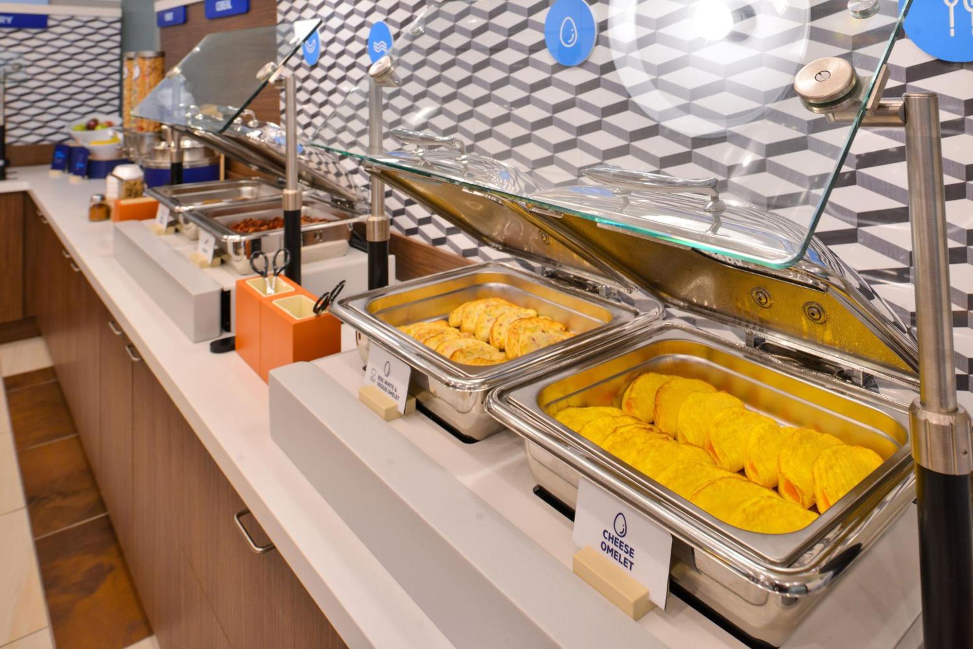 Holiday Inn Express Hotel & Suites Detroit-Utica By Ihg Eksteriør billede