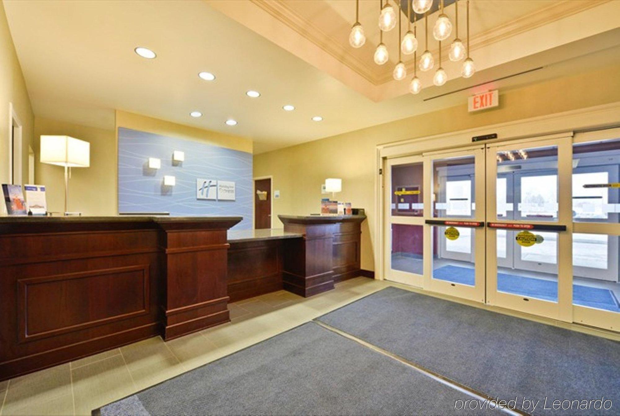 Holiday Inn Express Hotel & Suites Detroit-Utica By Ihg Eksteriør billede