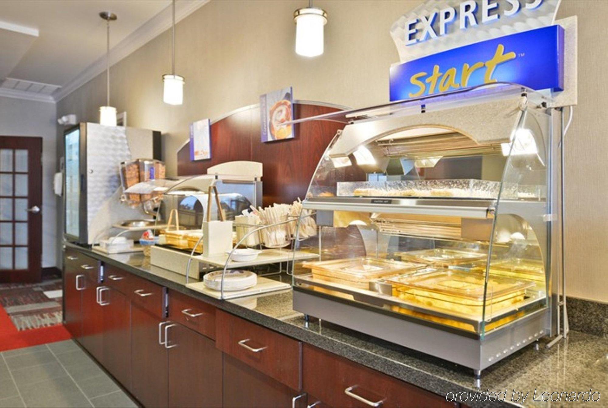 Holiday Inn Express Hotel & Suites Detroit-Utica By Ihg Eksteriør billede